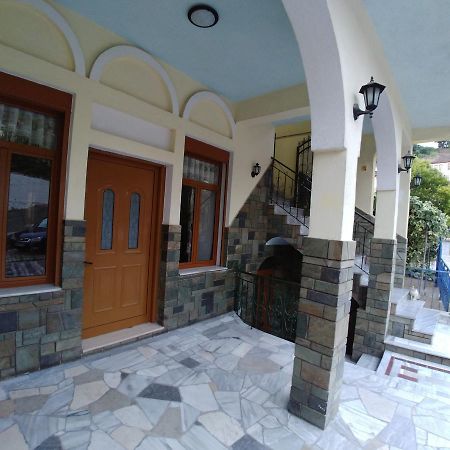 Guest House Urat Gjirokastër Eksteriør bilde