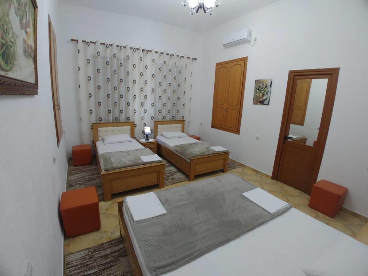 Guest House Urat Gjirokastër Eksteriør bilde