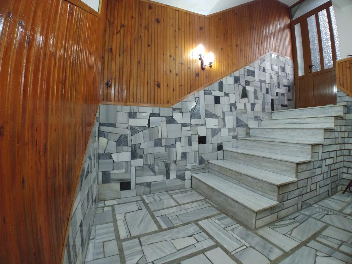Guest House Urat Gjirokastër Eksteriør bilde