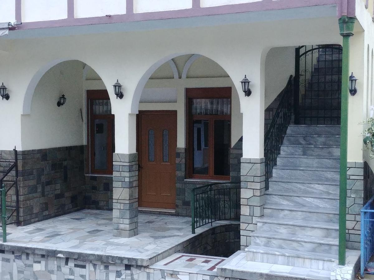 Guest House Urat Gjirokastër Eksteriør bilde
