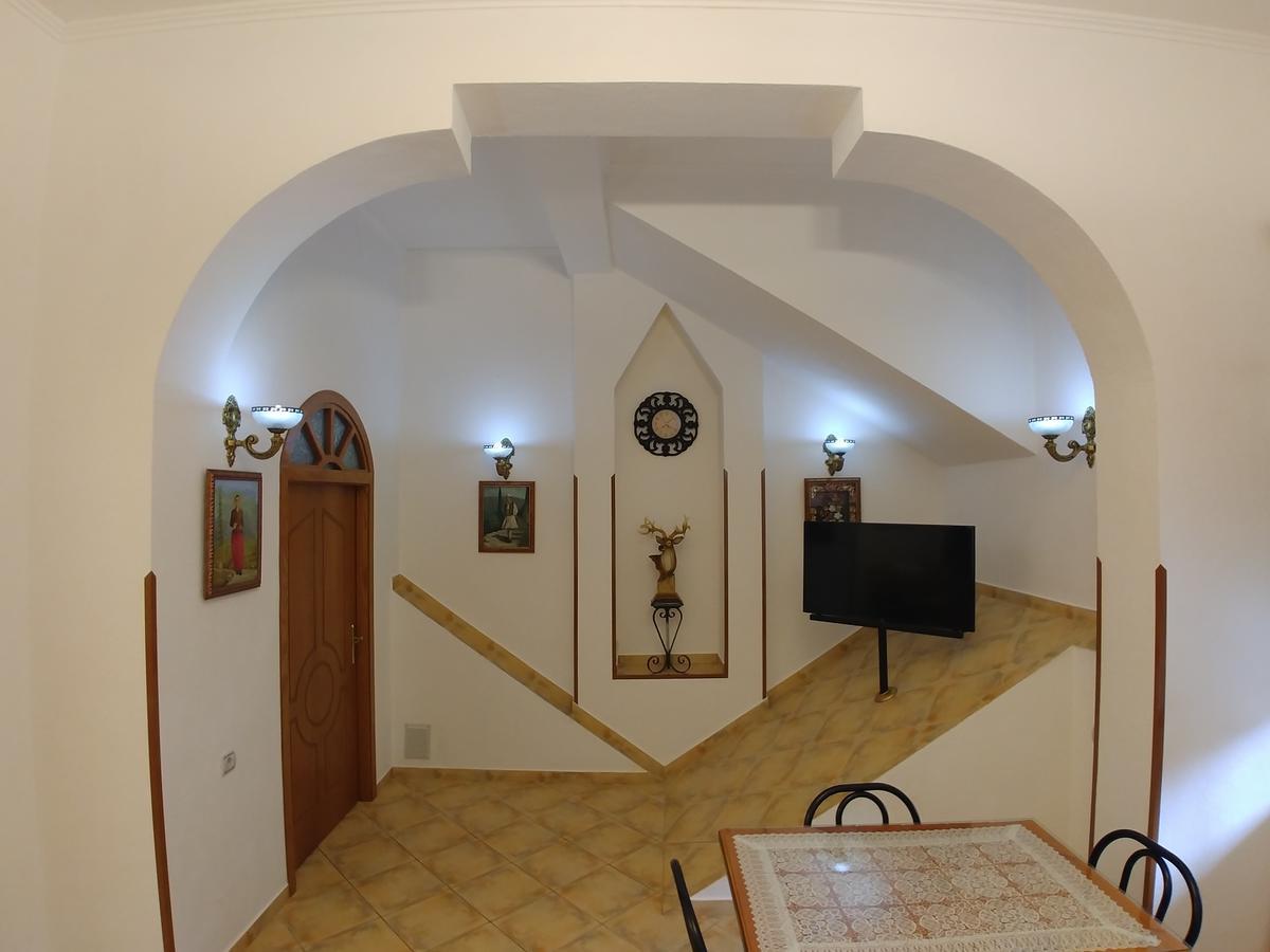 Guest House Urat Gjirokastër Eksteriør bilde