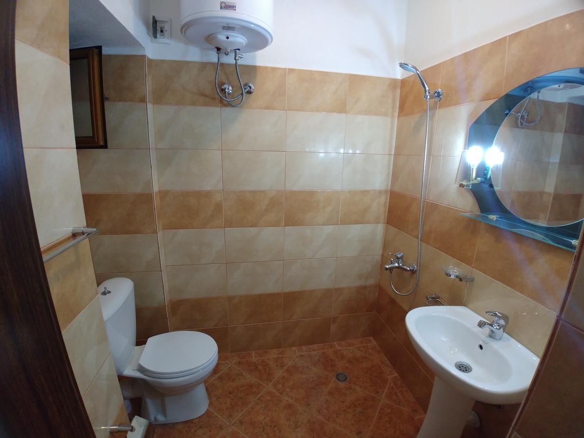 Guest House Urat Gjirokastër Eksteriør bilde
