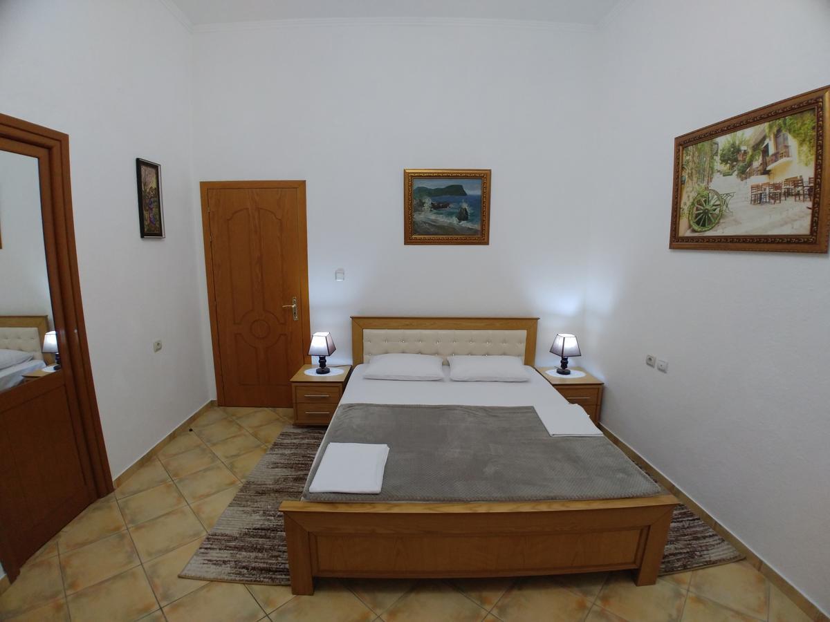 Guest House Urat Gjirokastër Eksteriør bilde