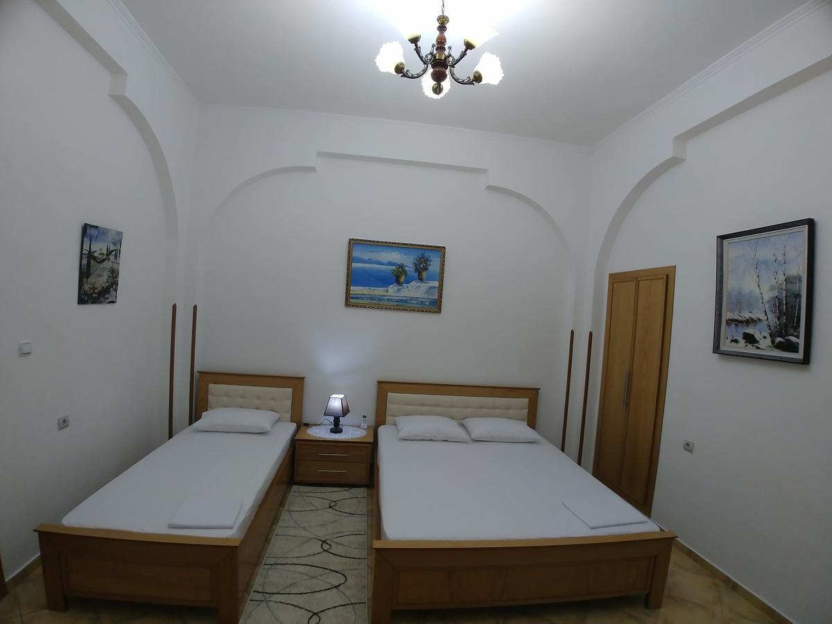 Guest House Urat Gjirokastër Eksteriør bilde