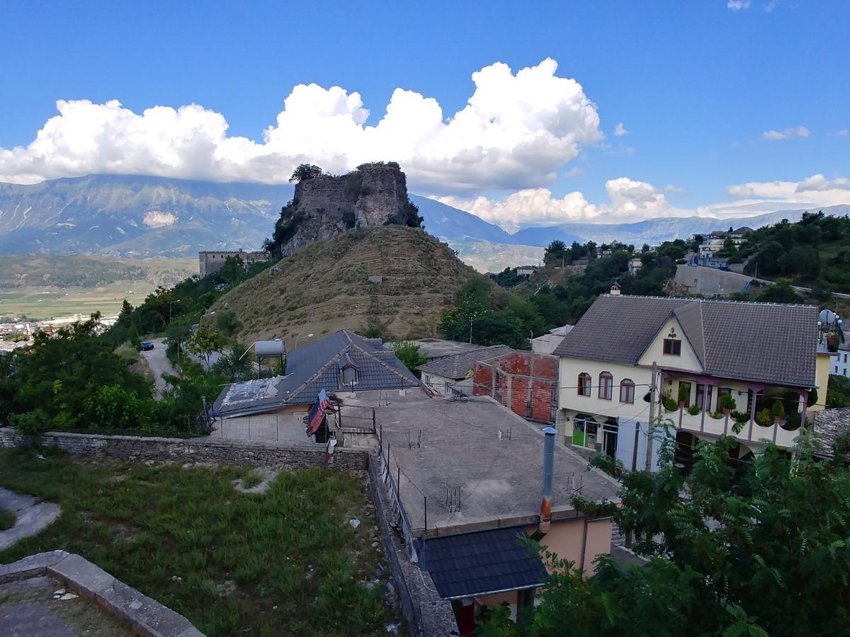 Guest House Urat Gjirokastër Eksteriør bilde