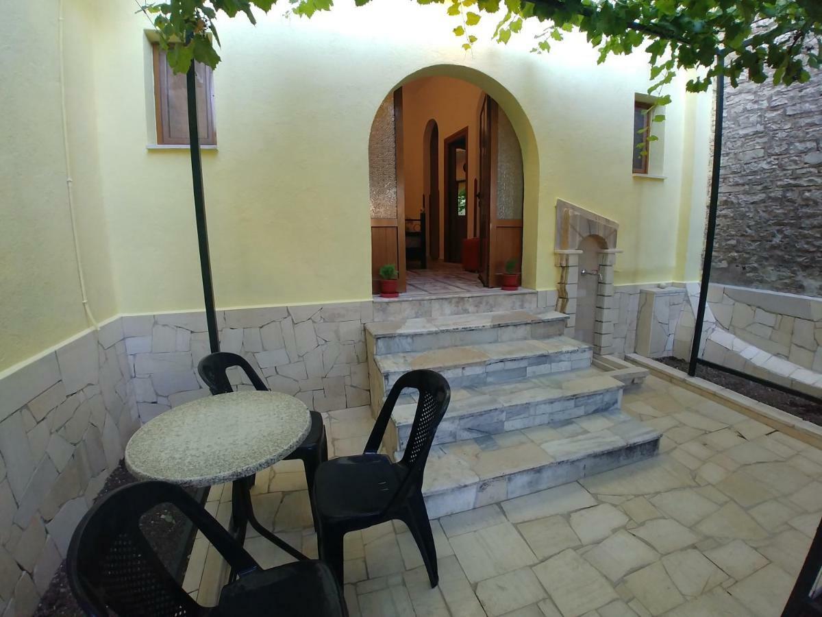 Guest House Urat Gjirokastër Eksteriør bilde