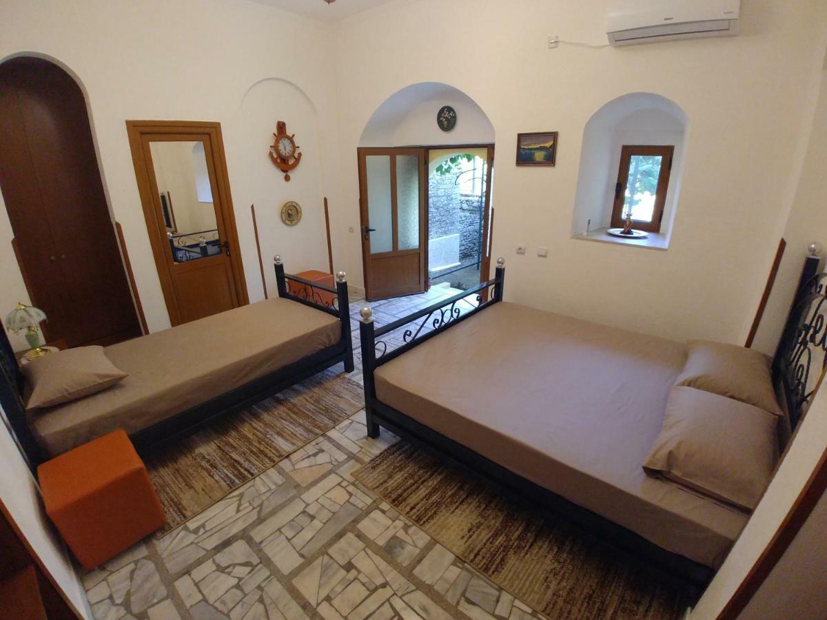 Guest House Urat Gjirokastër Eksteriør bilde