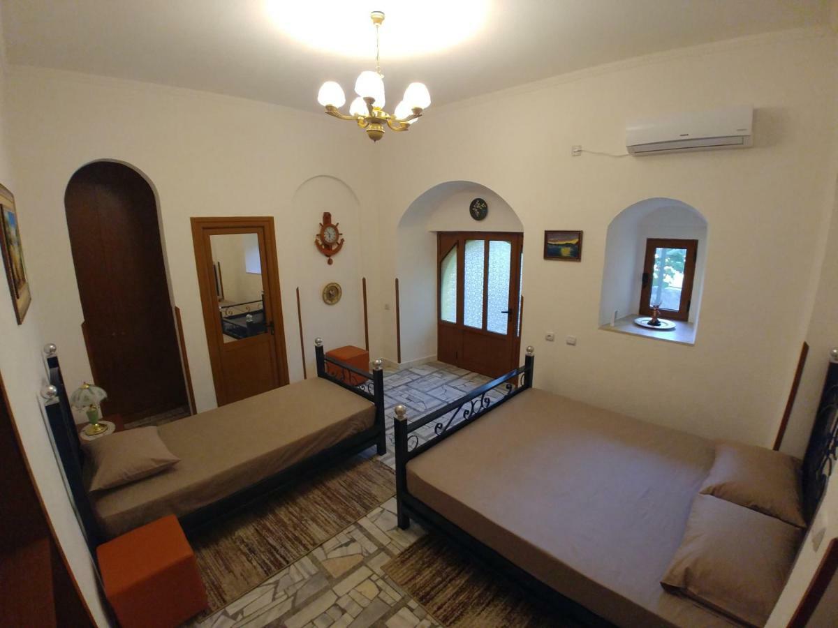 Guest House Urat Gjirokastër Eksteriør bilde